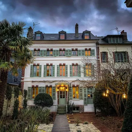 Bed & Breakfast La Petite Folie 3*