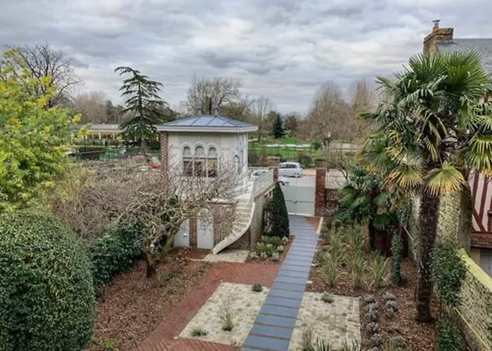 Bed & Breakfast La Petite Folie 3*