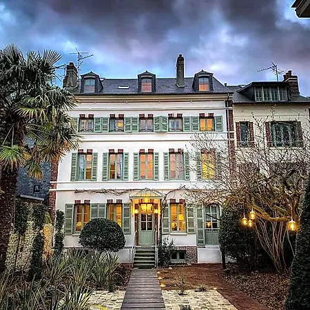 La Petite Folie Oda ve Kahvaltı Honfleur