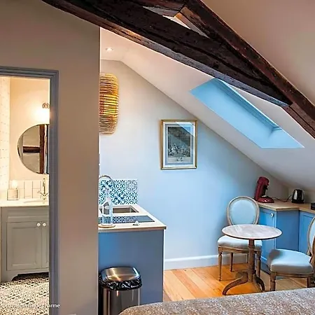 La Petite Folie Oda ve Kahvaltı Honfleur