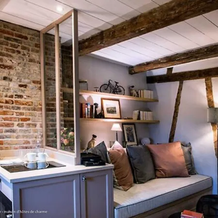 La Petite Folie Bed & Breakfast 3*